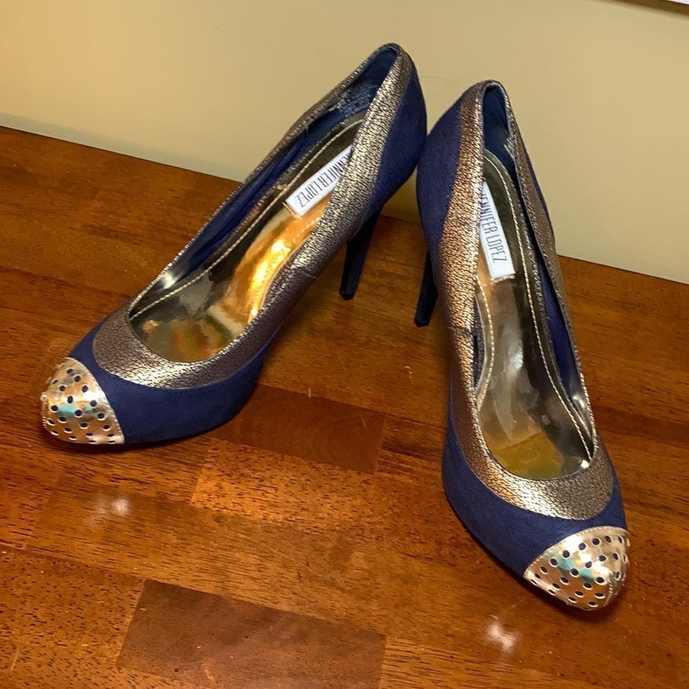 Jennifer Lopez platform size 9M heels.  See all photos